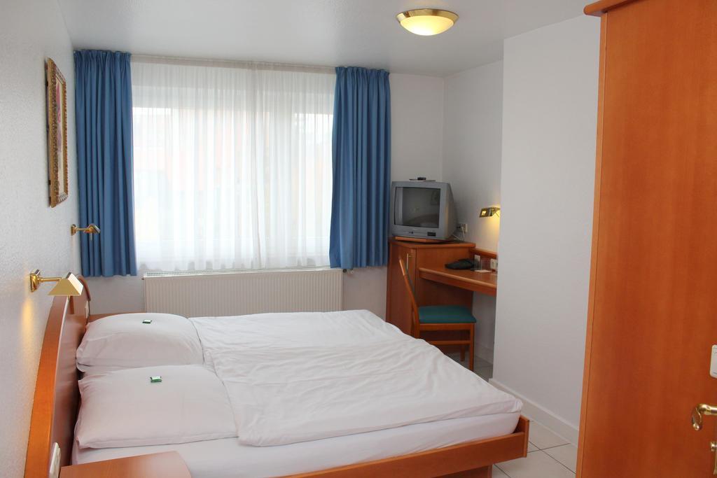 Hotel Sonne ラインフェルデン＝エヒターディンゲン 部屋 写真